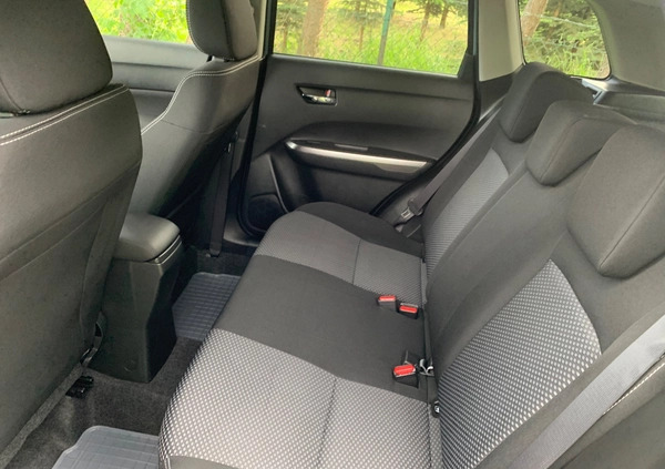 Suzuki Vitara cena 82000 przebieg: 17000, rok produkcji 2019 z Radzyń Chełmiński małe 742